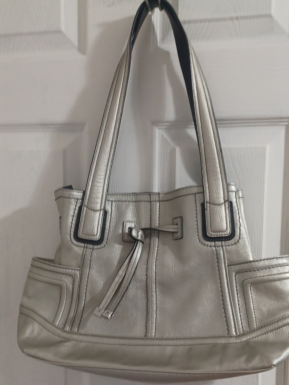 Tignanello Silver Women's Leather Tote Handbag - Sleek Metallic Shoulder Bag - Picture 3 of 11